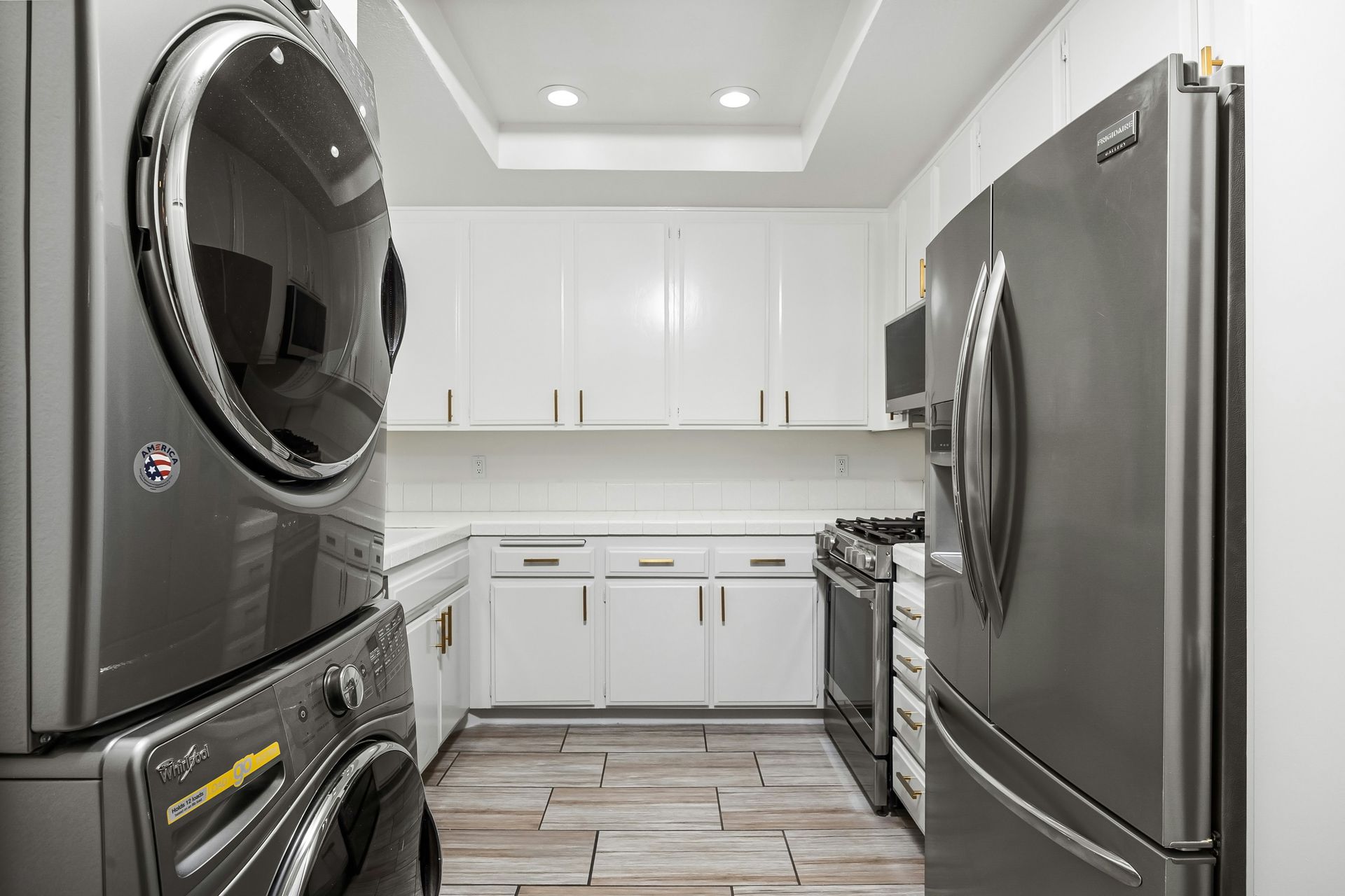 A washer and dryer are in a kitchen